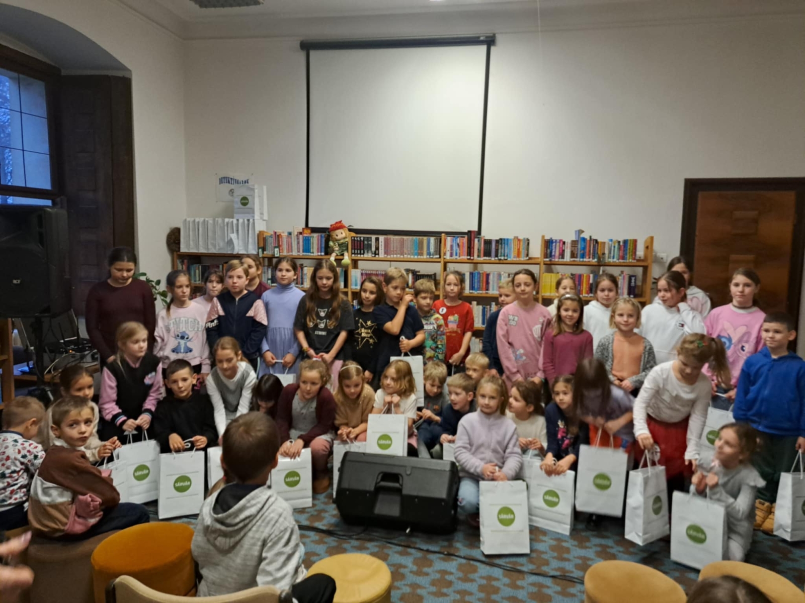 Momo a Sárvári Városi Könyvtárban