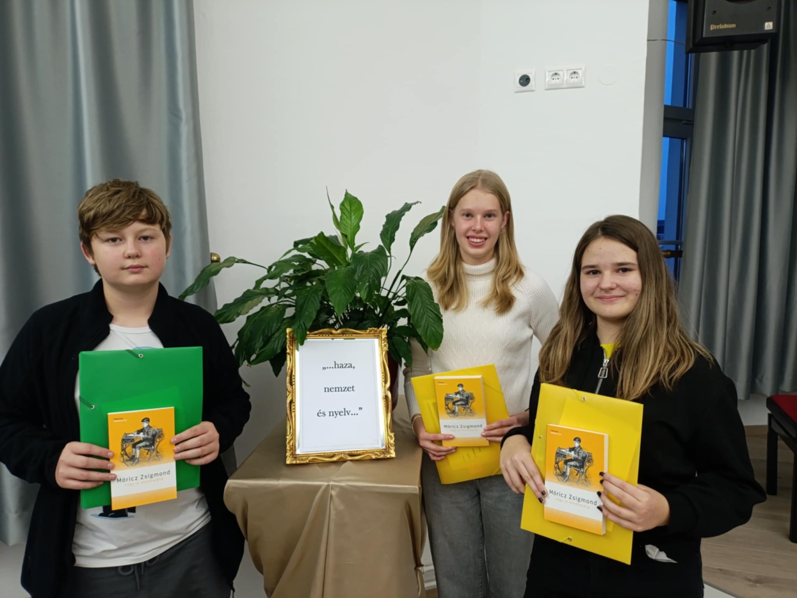  2. helyezést ért el a 8.a osztály csapata a "... haza, nemzet és nyelv ..." irodalmi, műveltségi vetélkedőn