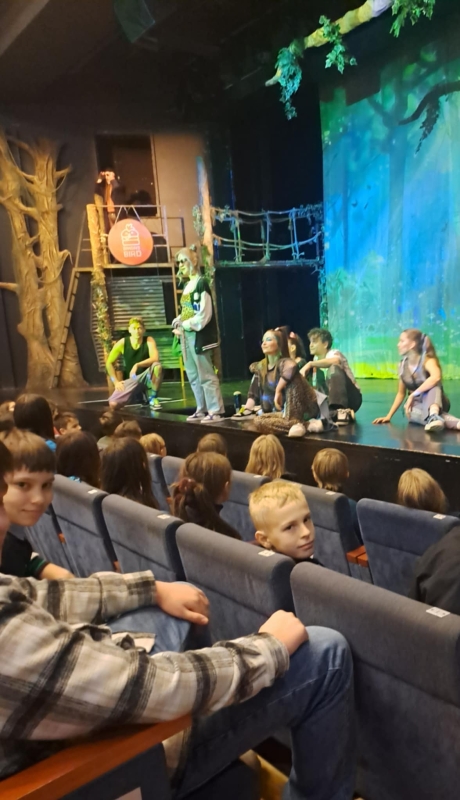 Színházi előadás -VUK