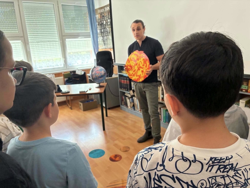 Ismerkedés az univerzum rejtelmeivel (4.a, 4.b)