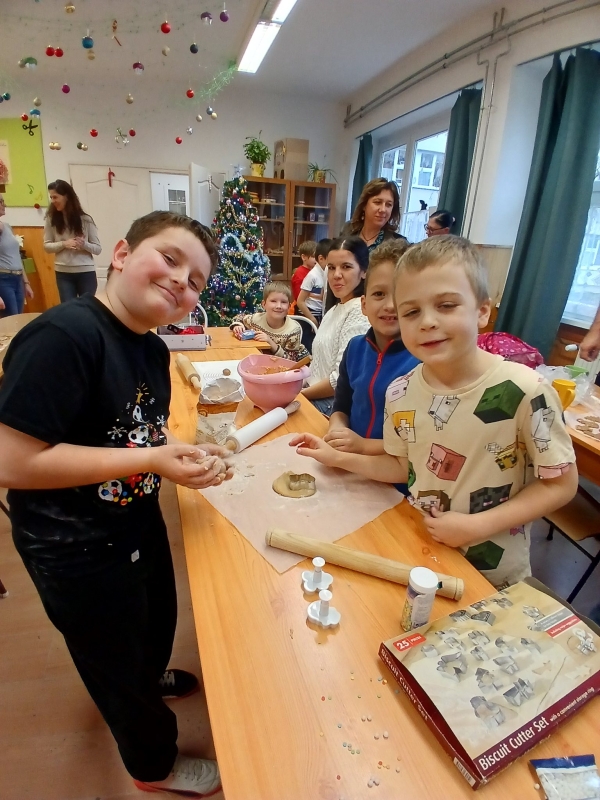 Karácsonyváró osztálydélután a 2.c osztályban