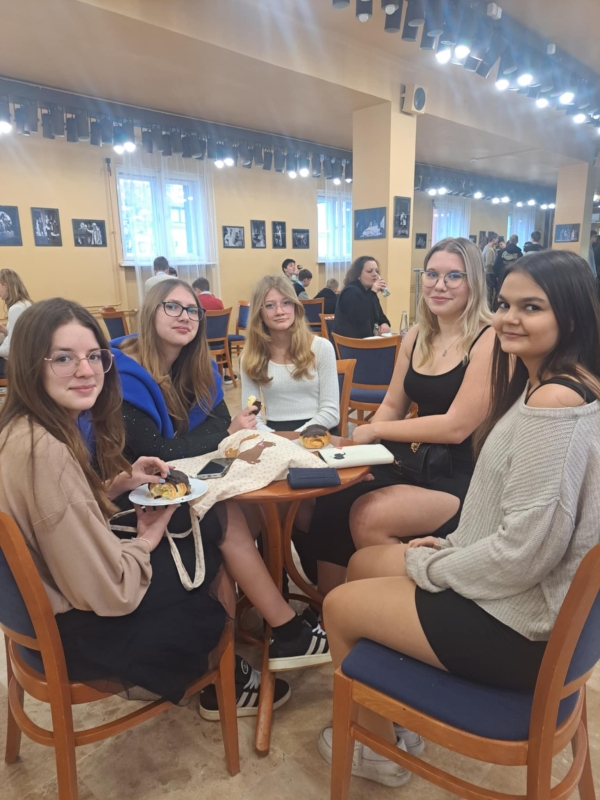 Színházi előadás -VUK