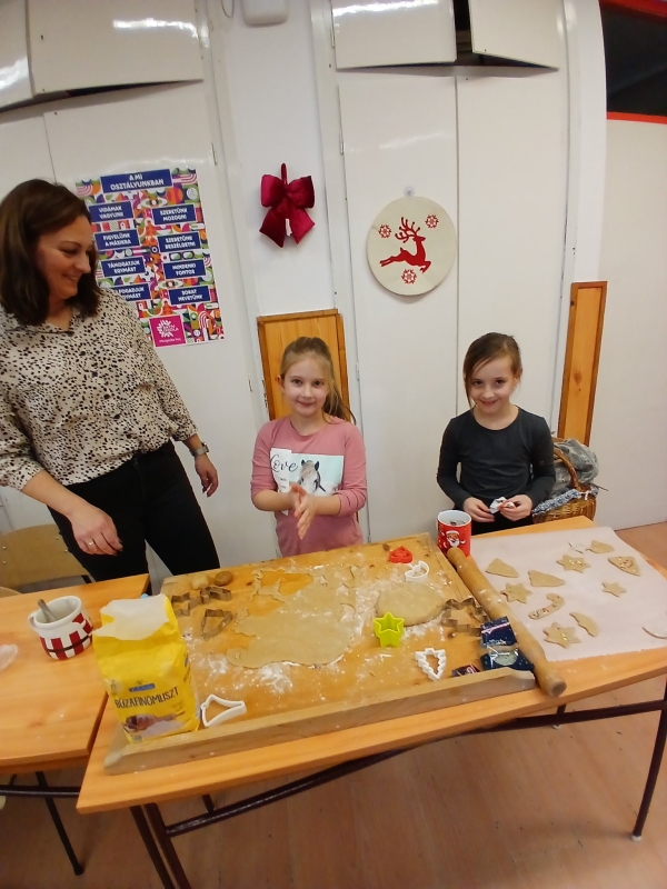 Karácsonyváró osztálydélután a 2.c osztályban