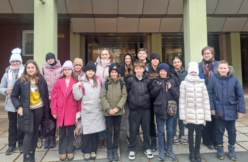 Színházi előadás -VUK