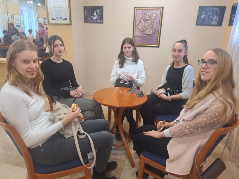 Színházi előadás -VUK