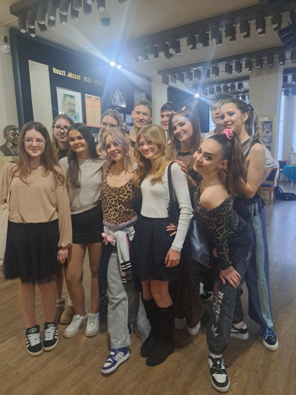 Színházi előadás -VUK