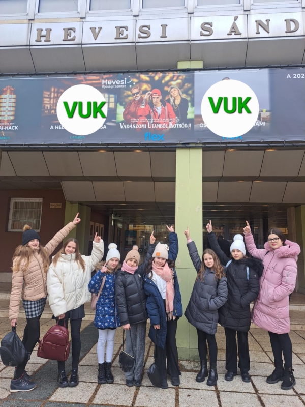 Színházi előadás -VUK